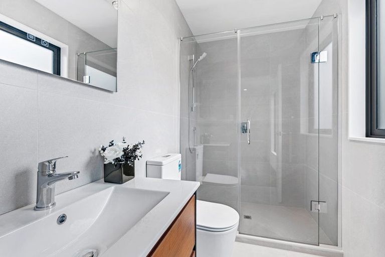 Photo of property in 56 Oreil Avenue, West Harbour, Auckland, 0618