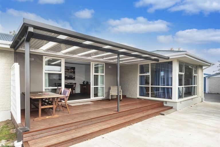 Photo of property in 15 Frensham Crescent, Woolston, Christchurch, 8062