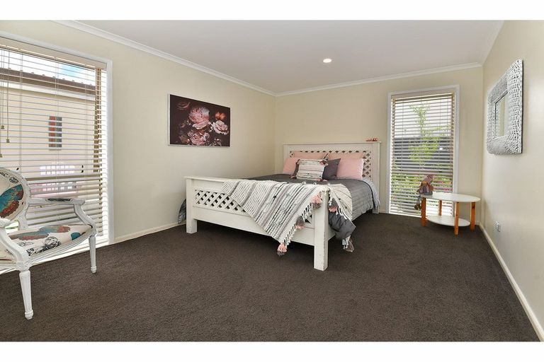 Photo of property in 16 Millennial Way, Orewa, 0931