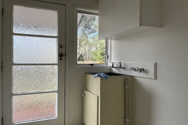 Photo of property in 20 Santiago Crescent, Unsworth Heights, Auckland, 0632