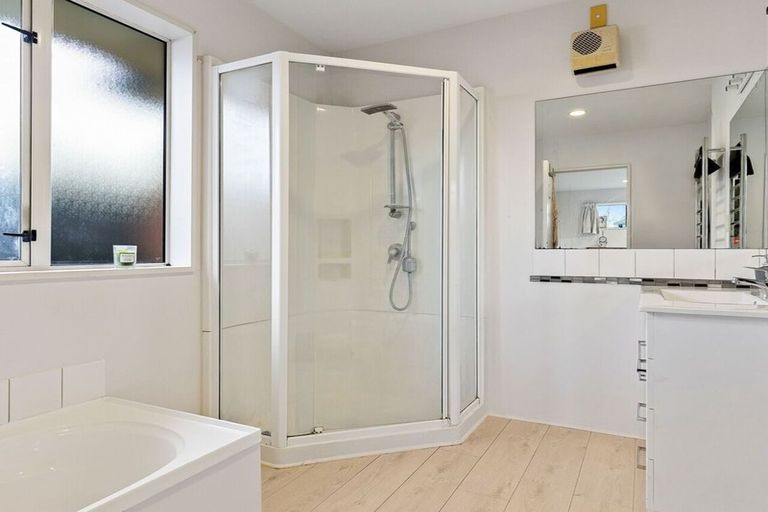 Photo of property in 5 Blue Gum Place, New Brighton, Christchurch, 8083
