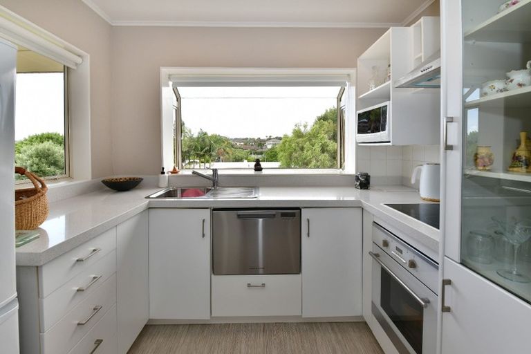 Photo of property in 2a Melia Place, Stanmore Bay, Whangaparaoa, 0932