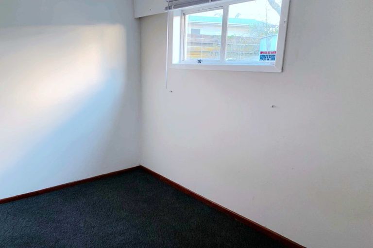 Photo of property in 18 Justin Place, Te Atatu Peninsula, Auckland, 0610