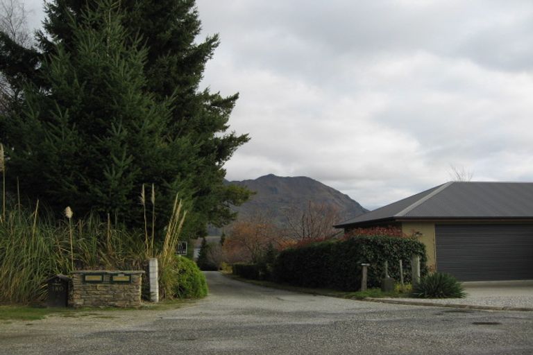 Photo of property in 180 Beacon Point Road, Wanaka, 9305