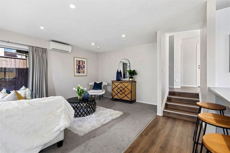 Photo of property in 280a East Coast Road, Forrest Hill, Auckland, 0620