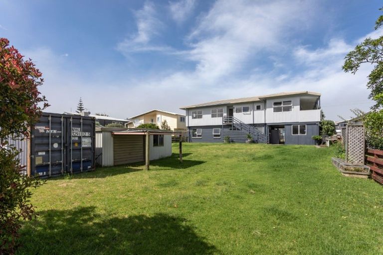 Photo of property in 320 Ocean Road, Whangamata, 3620