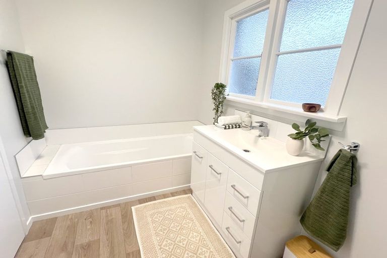 Photo of property in 82 Stobo Street, Grasmere, Invercargill, 9810