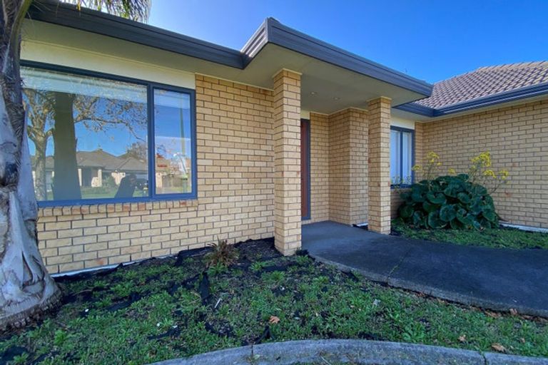 Photo of property in 1 Nephin Place, East Tamaki Heights, Auckland, 2016