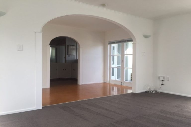 Photo of property in 12 Bridgens Avenue, Te Atatu Peninsula, Auckland, 0610