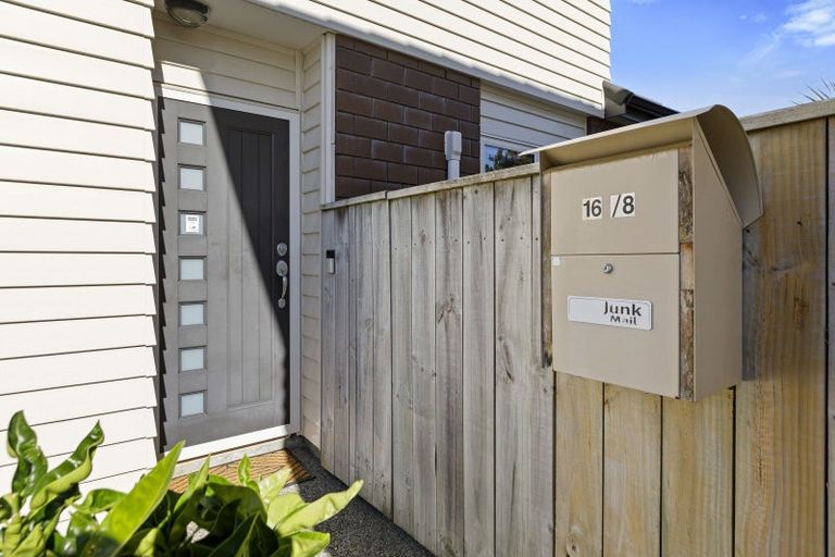 Photo of property in 8/16 Black Rock Road, Newlands, Wellington, 6037