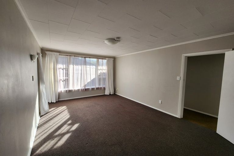 Photo of property in 1/6 Moeraki Road, Maoribank, Upper Hutt, 5018