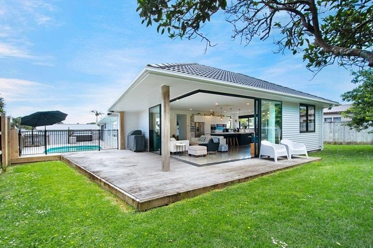 Photo of property in 3 Shamrock Lane, Te Atatu Peninsula, Auckland, 0610