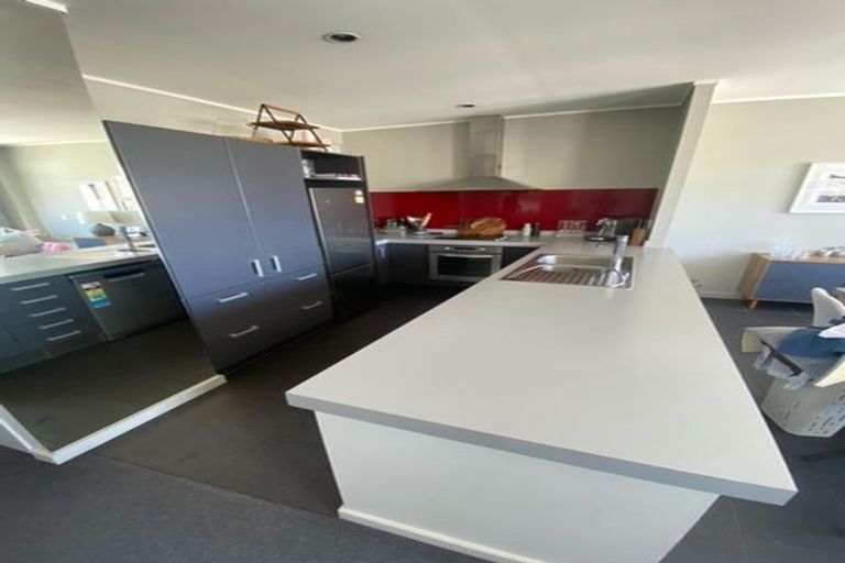 Photo of property in 17 Kent Terrace - Kent Apartments, 7d/16 Kent Terrace, Mount Victoria, Wellington, 6011