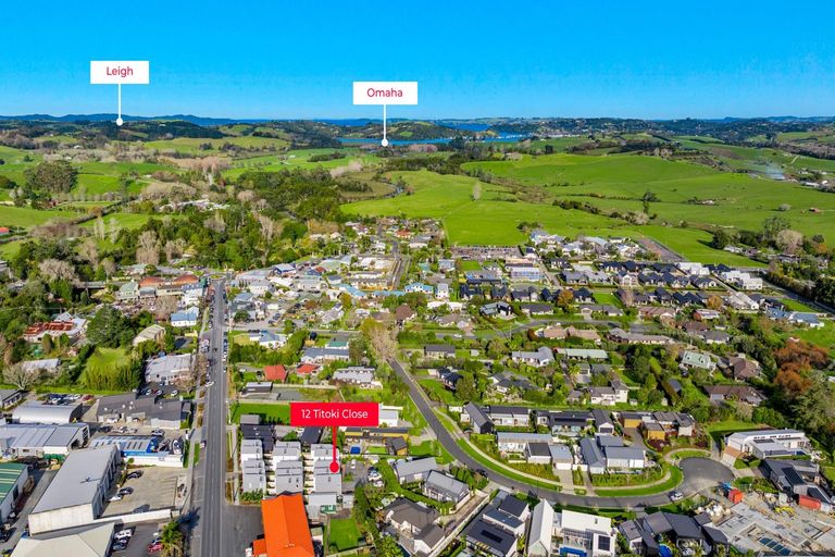 Photo of property in 12 Titoki Close, Matakana, 0985