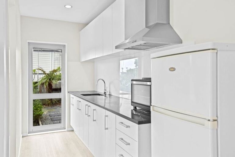 Photo of property in 44 Borneo Drive, Fairview Heights, Auckland, 0632