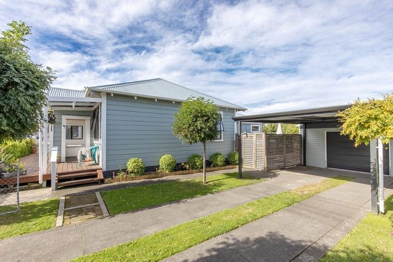 Photo of property in 13 Waverley Street, Waipawa, 4210