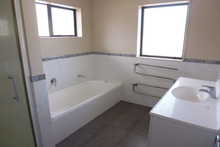 Photo of property in 41b Kelvin Road, Papakura, 2110