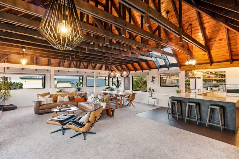 Photo of property in 9 Scarboro Terrace, Murrays Bay, Auckland, 0630