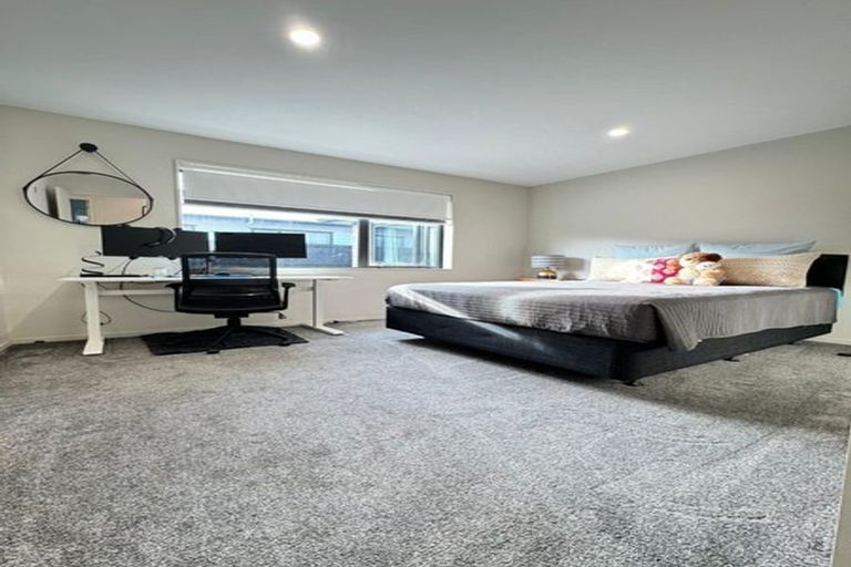 Photo of property in 8 Pakaraka Drive, Papakura, 2110