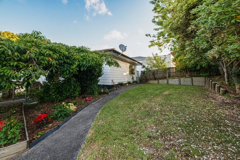 Photo of property in 17 Gallony Avenue, Massey, Auckland, 0614