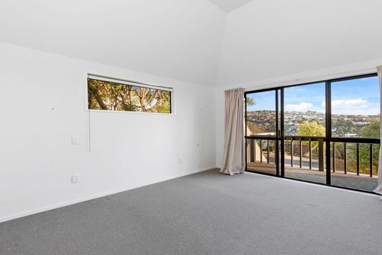 Photo of property in 20 Inverness Lane, Redcliffs, Christchurch, 8081