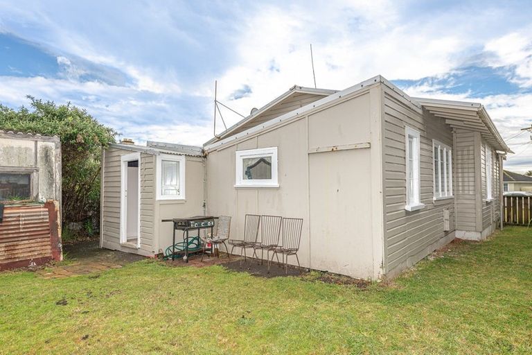 Photo of property in 20 Manuka Street, Castlecliff, Whanganui, 4501