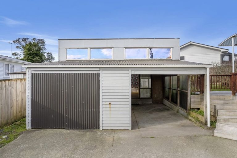 Photo of property in 13 Sheehan Road, Te Atatu South, Auckland, 0610