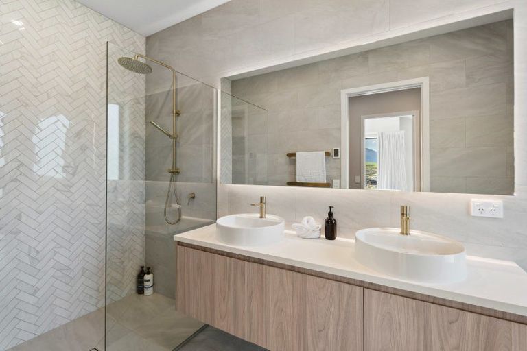 Photo of property in 11a Double Cone Road, Jacks Point, Queenstown, 9371