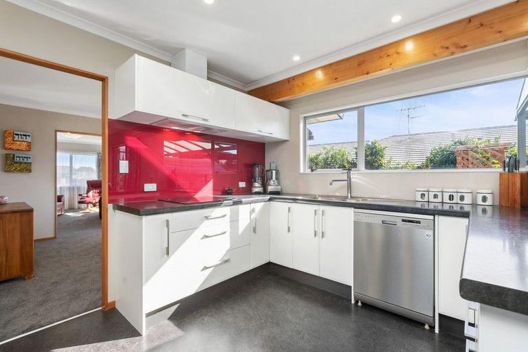 Photo of property in 5 Lucerne Place, Welcome Bay, Tauranga, 3112