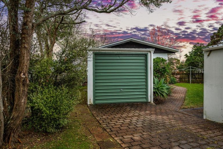 Photo of property in 2/5 Compass Place, Te Atatu Peninsula, Auckland, 0610