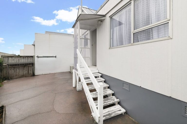 Photo of property in 2/21 Takanini Road, Takanini, 2112
