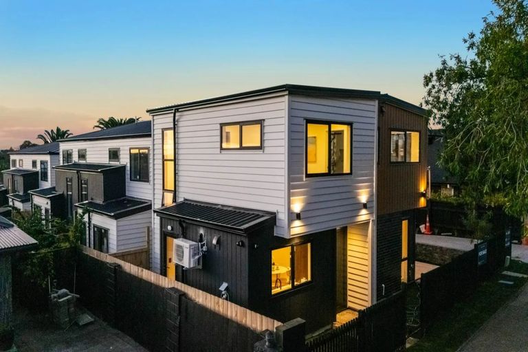 Photo of property in 511a Massey Road, Mangere, Auckland, 2022