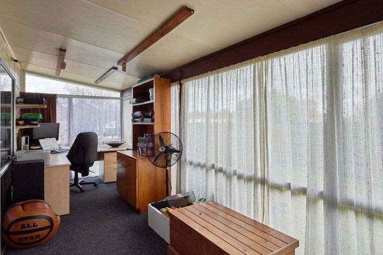 Photo of property in 10 Grange Place, Milson, Palmerston North, 4414