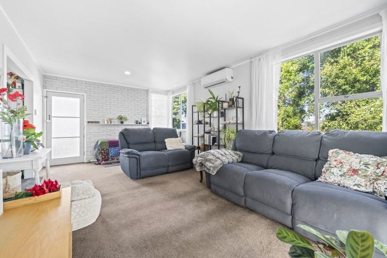 Photo of property in 13 Helleur Road, Massey, Auckland, 0614