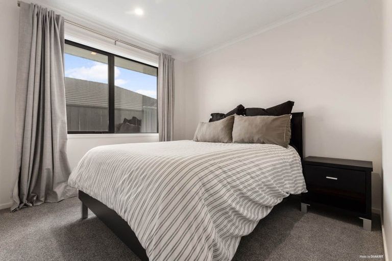 Photo of property in 8 Omahuru Road, Glenbrook, 2681