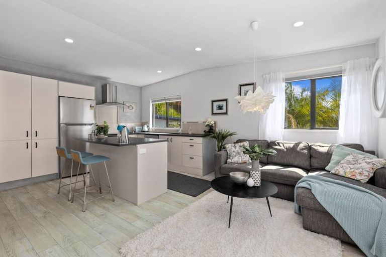 Photo of property in 38 Hyde Road, Rothesay Bay, Auckland, 0630