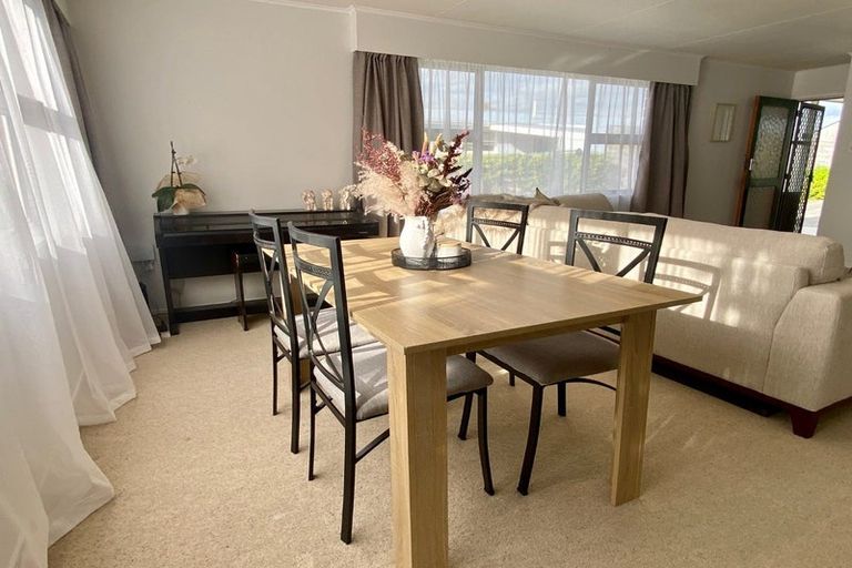 Photo of property in 16 Blenheim Place, Feilding, 4702