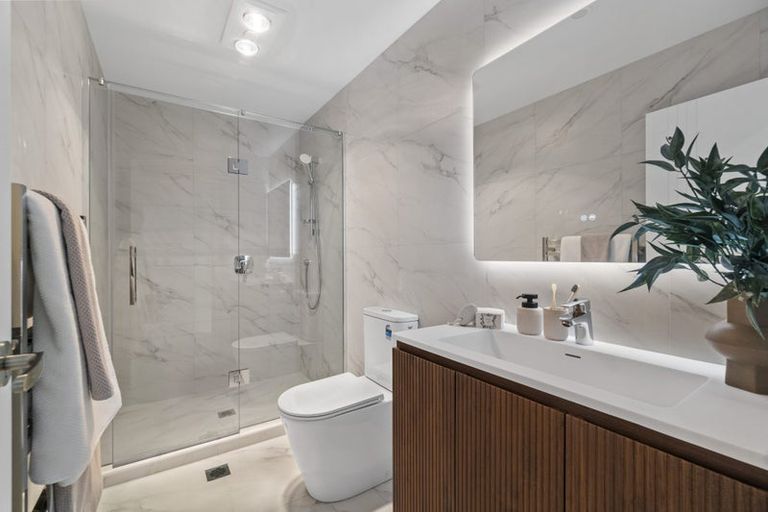 Photo of property in 37 Corunna Road, Milford, Auckland, 0620