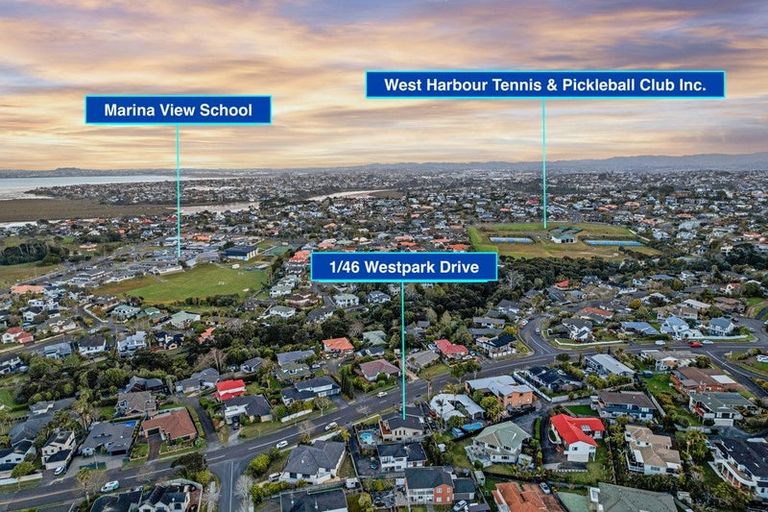 Photo of property in 1/46 Westpark Drive, West Harbour, Auckland, 0618