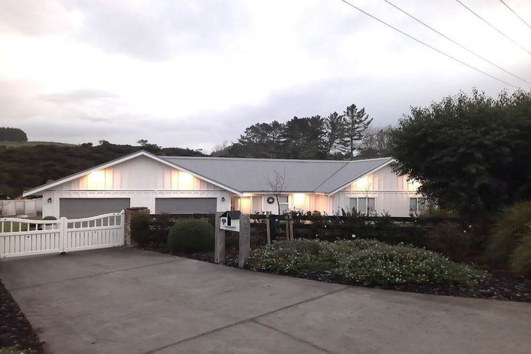 Photo of property in 728 Peak Road, Helensville, 0875