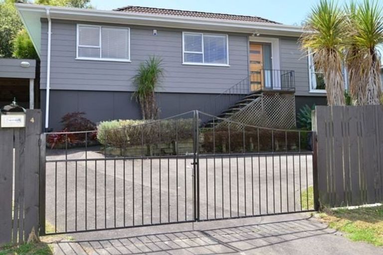 Photo of property in 4 Pahi Place, West Harbour, Auckland, 0618
