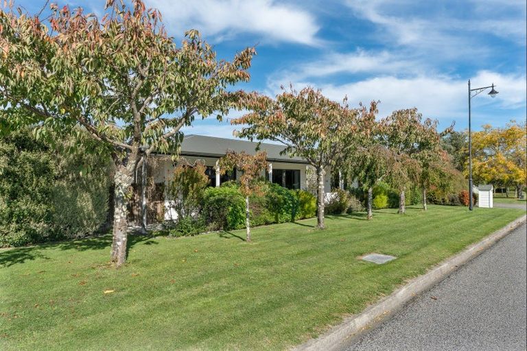Photo of property in 4 Carrington Drive, Carterton, 5713