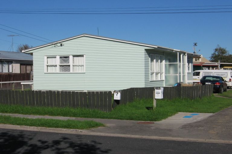 Photo of property in 64 Cambridge Terrace, Papatoetoe, Auckland, 2025