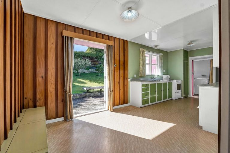 Photo of property in 71 Awanui Street, Merrilands, New Plymouth, 4312