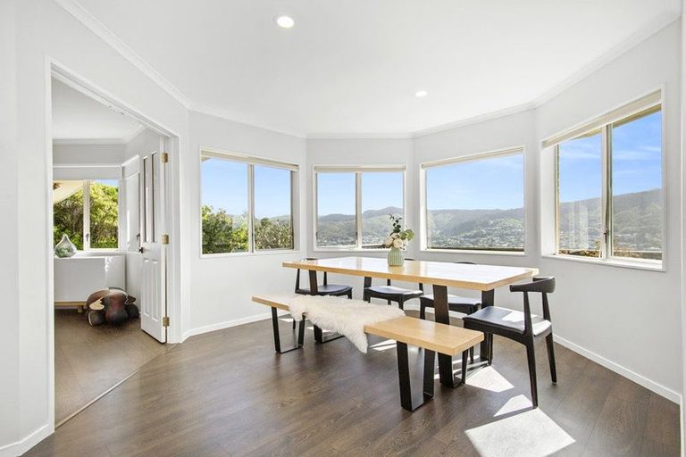 Photo of property in 125 Woodman Drive, Tawa, Wellington, 5028