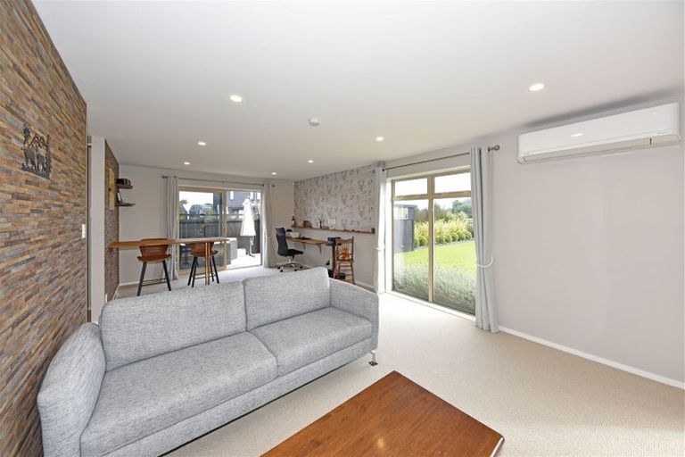 Photo of property in 18 Kahukura Road, Broomfield, Christchurch, 8042
