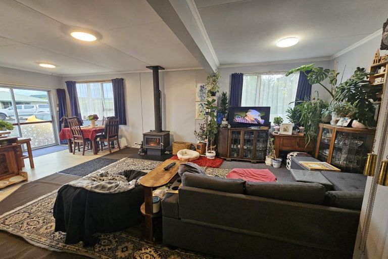 Photo of property in 11 Matai Street, Kaka Point, Balclutha, 9271