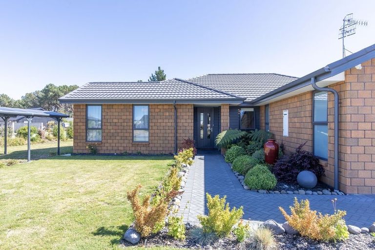 Photo of property in 8 Komahimahi Way, Motuoapa, 3382