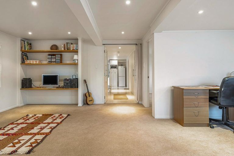 Photo of property in 18 Lavelle Road, Henderson, Auckland, 0612