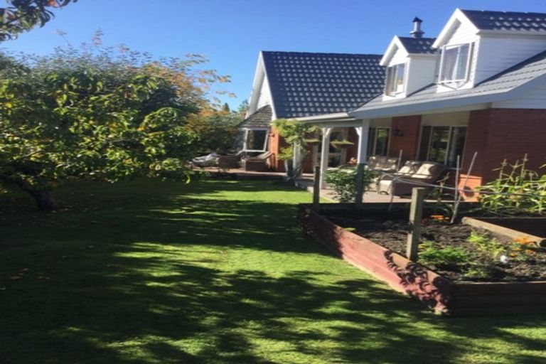 Photo of property in 3 Kingham Place, Avonhead, Christchurch, 8042